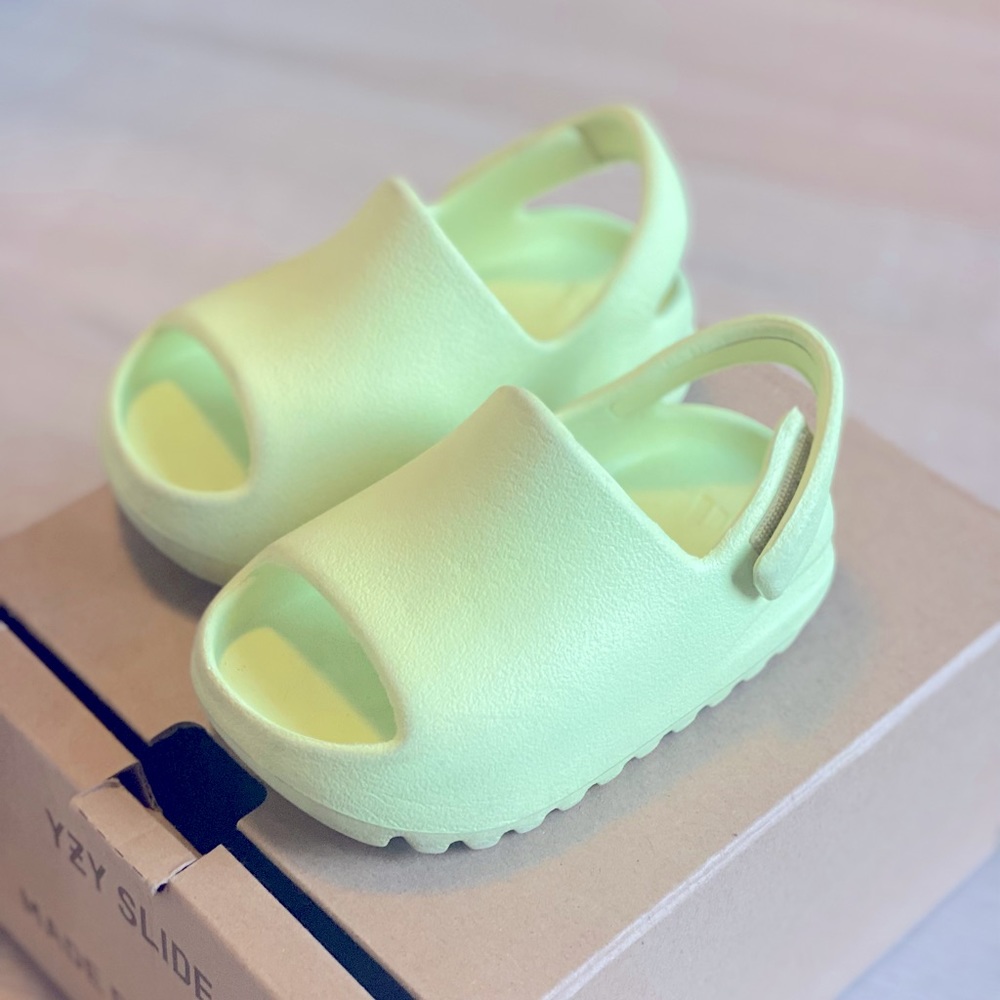 adidas Yeezy Slide
Glow Green (2022) (Infants)